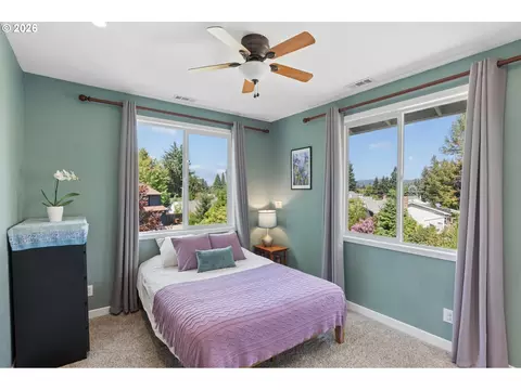 Bedroom - 17295 Hanneman Ct, Gladstone, OR 97027 photo 4 of 4