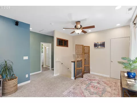 Entry Way - 17295 Hanneman Ct, Gladstone, OR 97027 photo 2 of 2