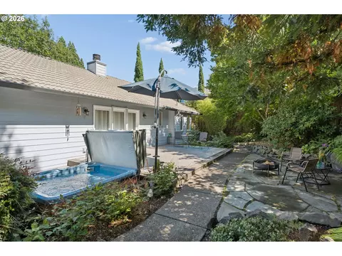 Exterior - 17295 Hanneman Ct, Gladstone, OR 97027 photo 4 of 12