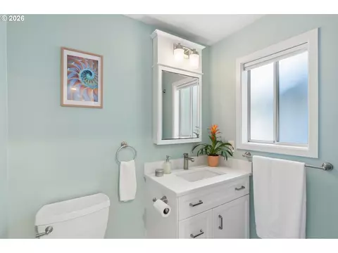 Bath - 17295 Hanneman Ct, Gladstone, OR 97027 photo 1 of 7