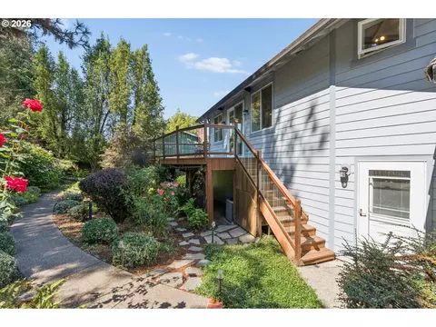Exterior - 17295 Hanneman Ct, Gladstone, OR 97027 photo 9 of 12