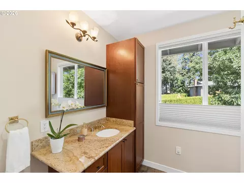 Bath - 17295 Hanneman Ct, Gladstone, OR 97027 photo 7 of 7