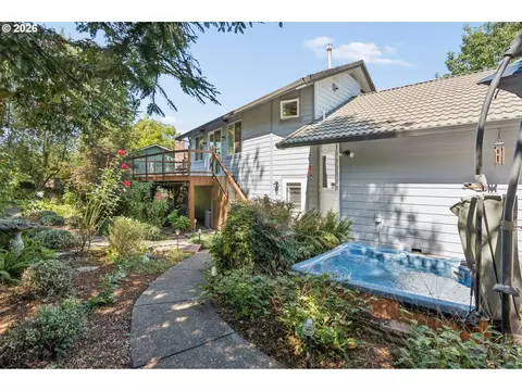Exterior - 17295 Hanneman Ct, Gladstone, OR 97027 photo 5 of 12