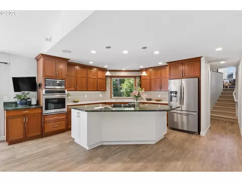 Kitchen - 17295 Hanneman Ct, Gladstone, OR 97027 photo 1 of 7