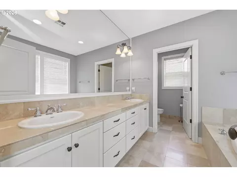 Bath - 2230 Turnberry Ct, Eugene, OR 97401 photo 2 of 6
