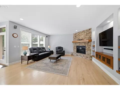 Living - 2230 Turnberry Ct, Eugene, OR 97401 photo 3 of 5