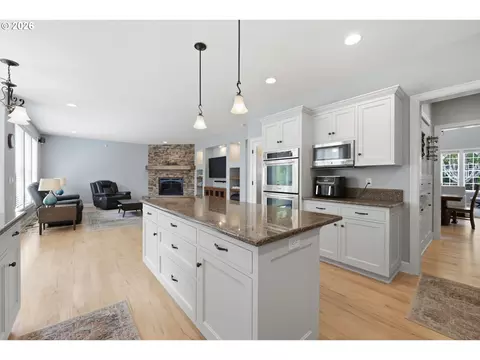 Kitchen - 2230 Turnberry Ct, Eugene, OR 97401 photo 3 of 5