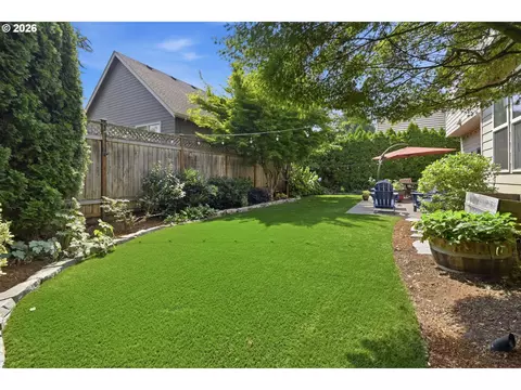 Exterior - 2230 Turnberry Ct, Eugene, OR 97401 photo 4 of 6