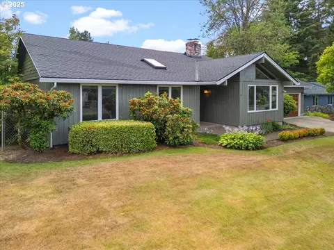 706 NW Queens Ct, Hillsboro, OR 97124