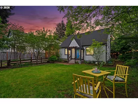 11944 SE Mill Ct, Portland, OR 97216