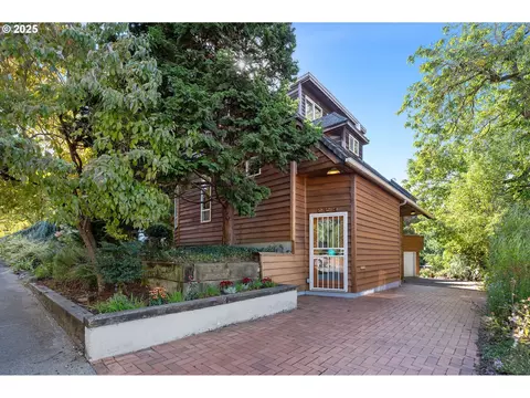 223 SE 62nd Ave, Portland, OR 97215