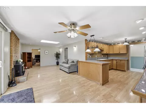 Living - 4700 Thunderbird St, Eugene, OR 97404 photo 4 of 5