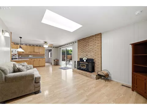 Living - 4700 Thunderbird St, Eugene, OR 97404 photo 2 of 5