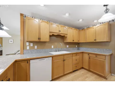 Kitchen - 4700 Thunderbird St, Eugene, OR 97404 photo 2 of 3
