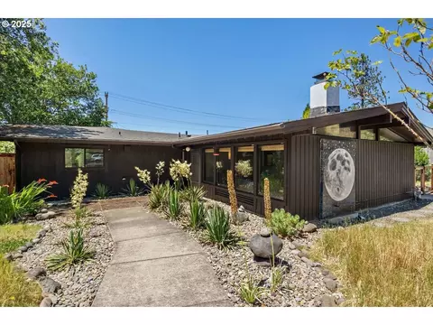 2522 Monroe St, Eugene, OR 97405