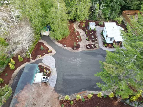 85313 Glenada Rd, Florence, OR 97439