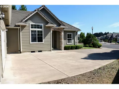 225 Pebble Beach Dr, Creswell, OR 97426