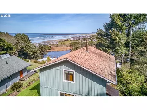 178 SW 68th Dr, South Beach, OR 97366