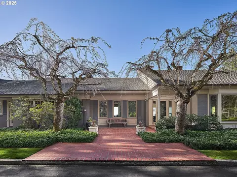 4801 SW Patton Rd, Portland, OR 97221