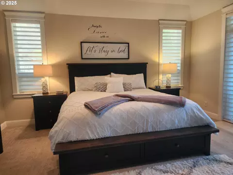 Bedroom - 2148 Willow Loop, Florence, OR 97439 photo 2 of 8