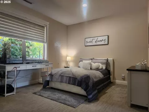 Bedroom - 2148 Willow Loop, Florence, OR 97439 photo 7 of 8