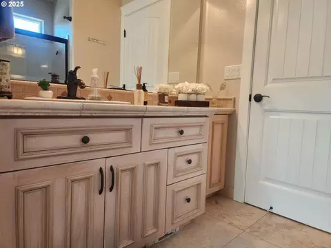 Bath - 2148 Willow Loop, Florence, OR 97439 photo 6 of 7