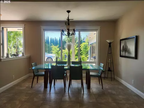 Dining - 2148 Willow Loop, Florence, OR 97439 photo 2 of 2