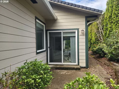 Exterior - 2148 Willow Loop, Florence, OR 97439 photo 5 of 8