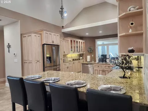 Kitchen - 2148 Willow Loop, Florence, OR 97439 photo 2 of 5