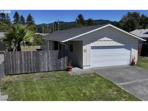 1126 Boyer Ct, Brookings, OR 97415