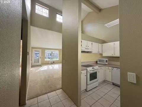 13775 SW Scholls Ferry Rd SW #11, Beaverton, OR 97008
