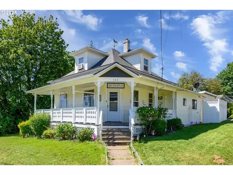 103 NW 4th St, Willamina, OR 97396