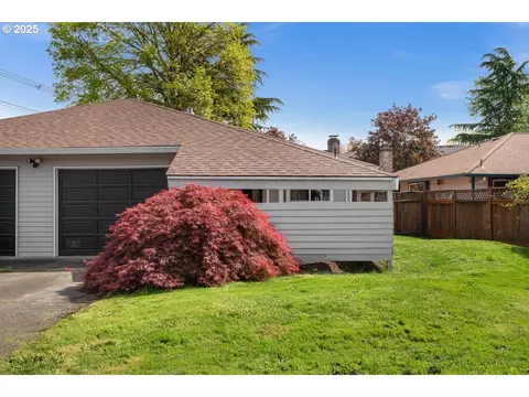 21560 SW Augusta St, Beaverton, OR 97003