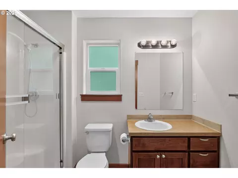 Bath - 69468 E Rolling Green Ct, Welches, OR 97067 photo 2 of 2