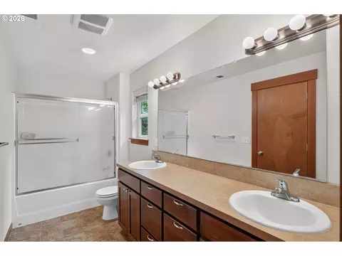 Bath - 69468 E Rolling Green Ct, Welches, OR 97067 photo 1 of 2
