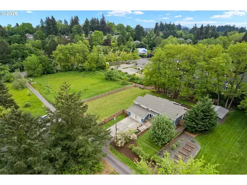 12395 SW Clara Ln, Lake Oswego, OR 97035