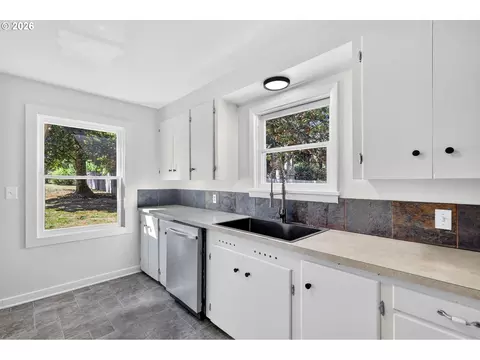 Kitchen - 4520 SE Chase Rd, Gresham, OR 97080 photo 2 of 4