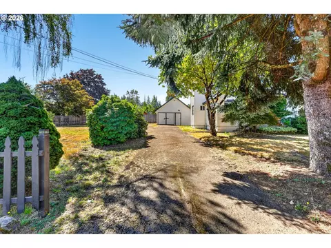 Exterior - 4520 SE Chase Rd, Gresham, OR 97080 photo 2 of 11