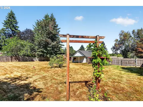 Exterior - 4520 SE Chase Rd, Gresham, OR 97080 photo 9 of 11