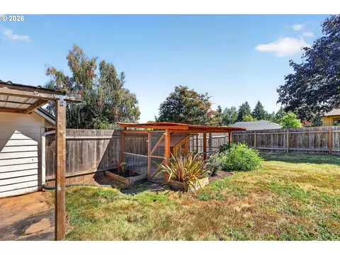 Exterior - 4520 SE Chase Rd, Gresham, OR 97080 photo 7 of 11