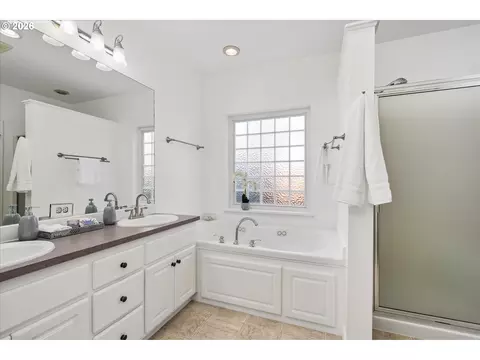 Bath - 3461 Merryvale Rd, Eugene, OR 97404 photo 1 of 5