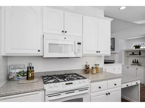 Kitchen - 3461 Merryvale Rd, Eugene, OR 97404 photo 2 of 3