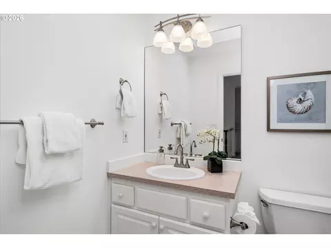 Bath - 3461 Merryvale Rd, Eugene, OR 97404 photo 4 of 5