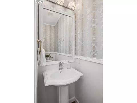 Bath - 3461 Merryvale Rd, Eugene, OR 97404 photo 3 of 5