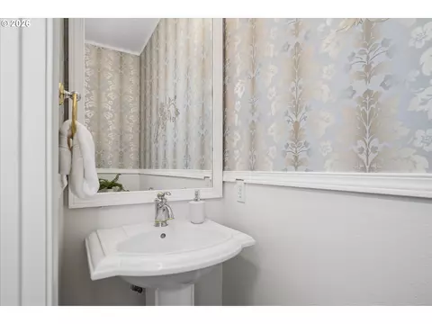 Bath - 3461 Merryvale Rd, Eugene, OR 97404 photo 2 of 5