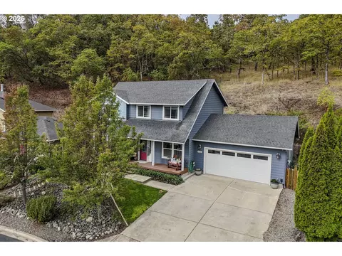 1734 NE Shale Ct, Roseburg, OR 97470