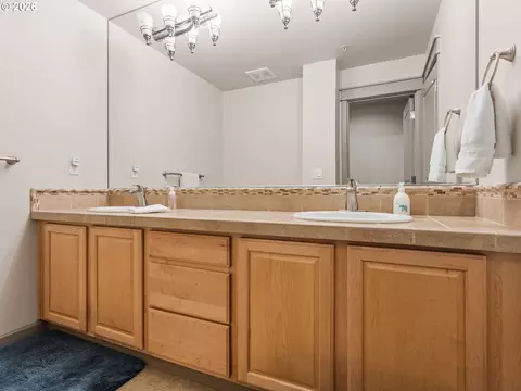 Bath - 19913 SE 8th Way, Camas, WA 98607 photo 5 of 5