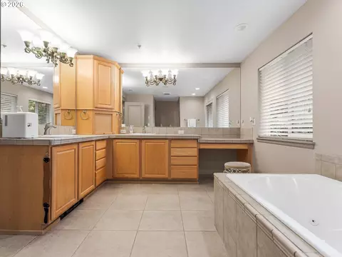 Bath - 19913 SE 8th Way, Camas, WA 98607 photo 2 of 5