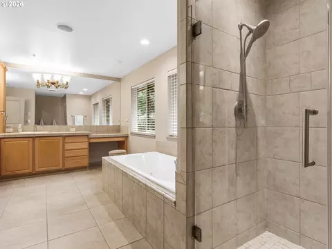 Bath - 19913 SE 8th Way, Camas, WA 98607 photo 4 of 5