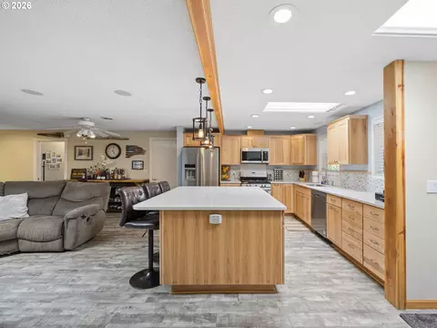 Kitchen - 18035 Bodley Ct, Sandy, OR 97055 photo 5 of 7